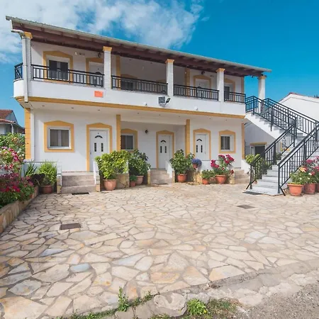 Apartment Aleka 3 *